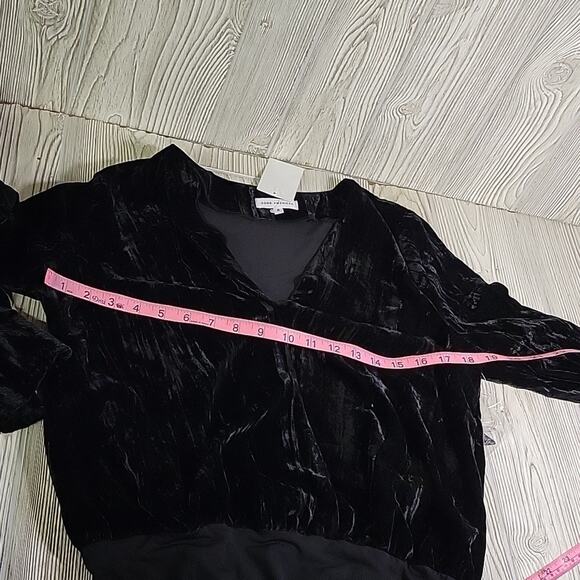 Good American Black Velvet V Neck Bodysuit Top Womens Size 2 Medium NWT - Picture 9 of 11